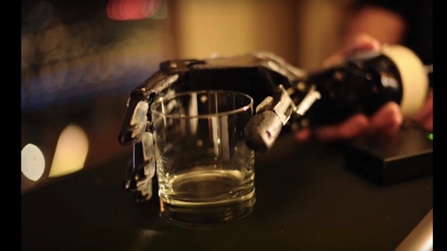 200時間あれば自宅にあるアレで精巧なロボットハンドが作れるようです2